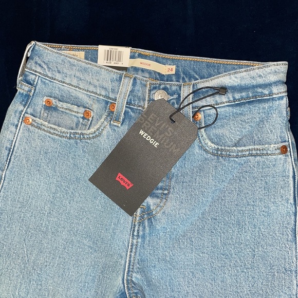 Levi Wedgie Jeans NWT - Picture 4 of 6